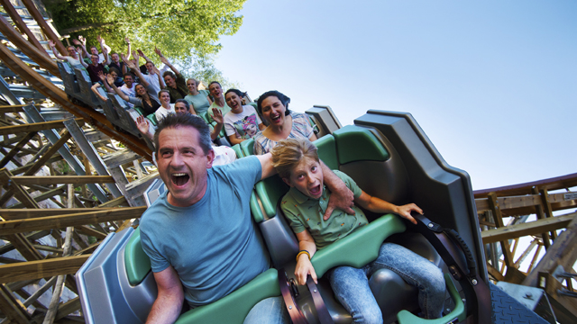 Walibi familie in de achtbaan